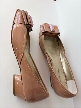 Anne Klein  Nude Pink Bow Peep-Toe Wedge Sz 9.5 M